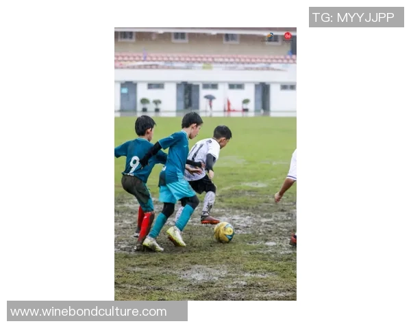 足球明星温暖瞬间与小孩的心灵对话与鼓励